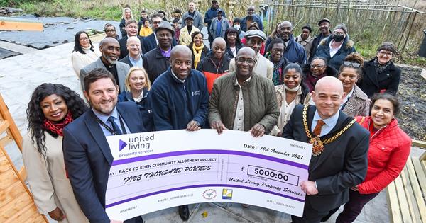 C4PC receiving cheque from United Living
