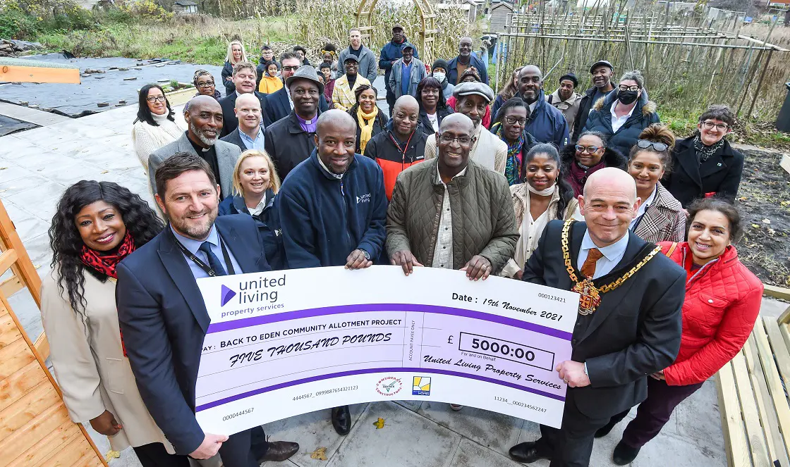 C4PC receiving cheque from United Living
